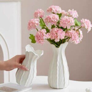 Sculpted White Ceramic Vase – Soft Wavy Design